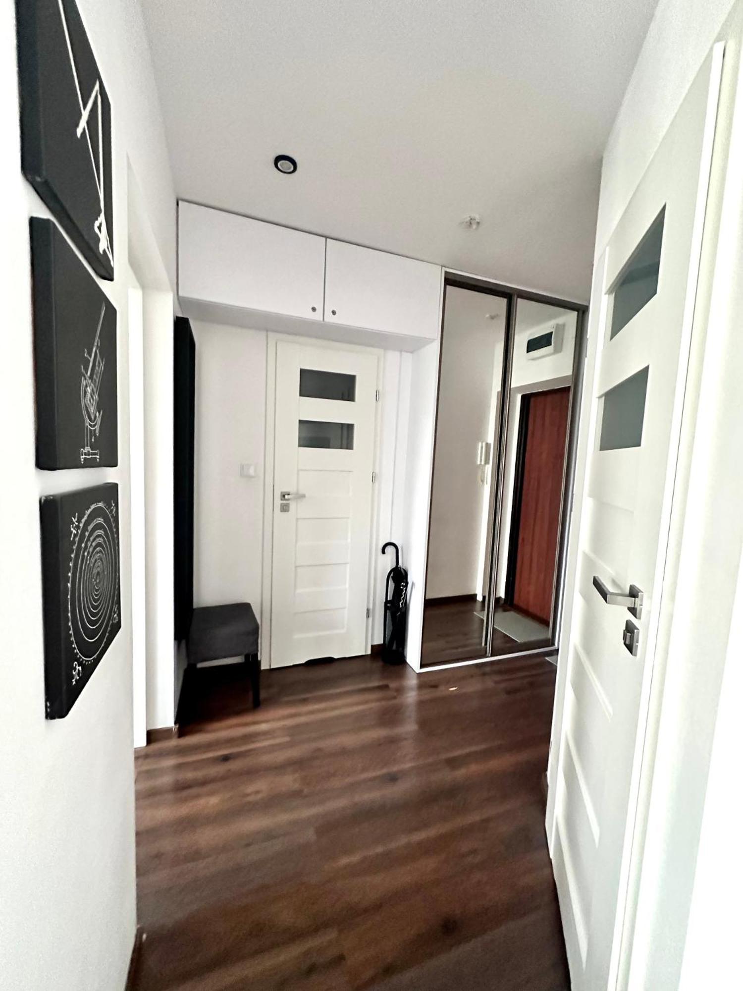Apartment Space 2 Center *